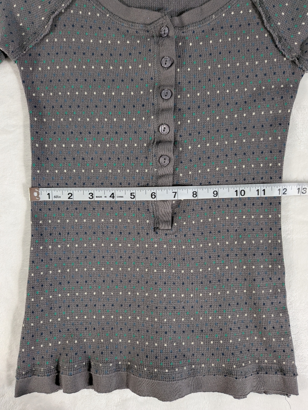 ❤️ Forever 21 Star Pattern Gray Fitted Henley Knit Top Size XS/S - Picture 7 of 10